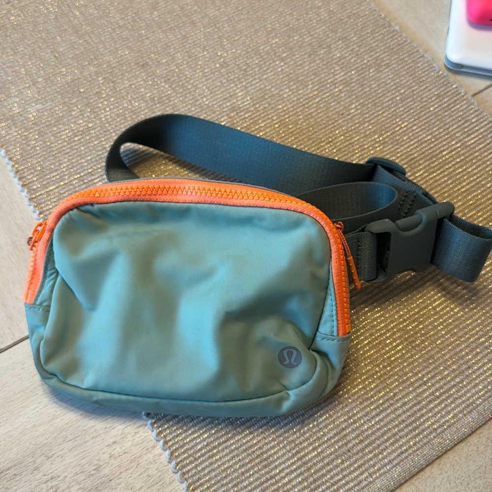 Lululemon belt bag